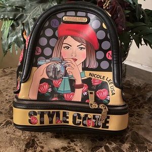 backpack used less then 5 times no signs of usage